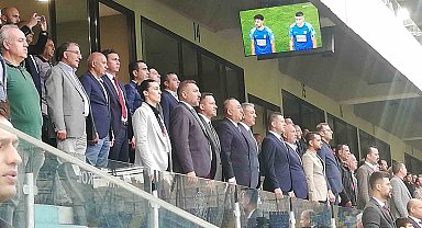 Eski bakan Çavuşoğlu play-off final maçını takip etti