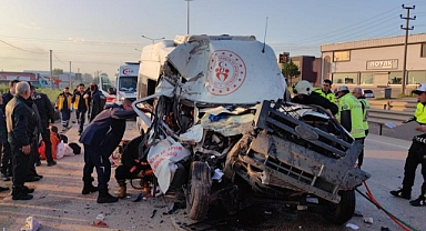 Feci Kaza: Sporcuları Taşıyan Minibüs Hafriyat Kamyonuna Çarptı