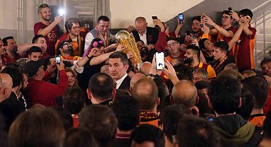 Galatasaray şampiyonluğu Cemiyet'te kutladı