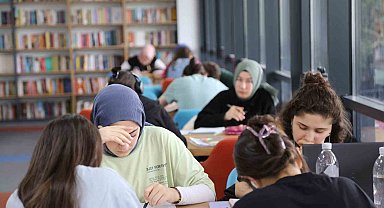 Gürsu Belediyesi'nin kütüphanesine yoğun ilgi