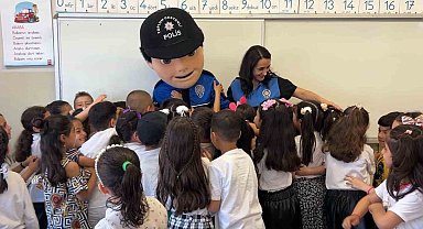 İlk kez karne heyecanı yaşayan öğrenciler Maskot Cesur ile eğlenceli vakit geçirdi