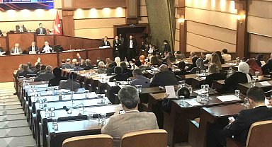 İstanbul Büyükşehir Belediye Meclis toplantısında İmamoğlu'na eleştiri