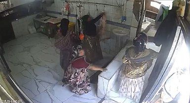 İstanbul'da akıl almaz hırsızlık kamerada: Kancadaki 15 kilogramlık karkas eti çaldılar