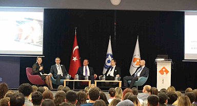 İzmir Ekonomi'de 'turizm' zirvesi