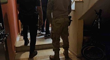 İzmir merkezli FETÖ operasyonunda 19 gözaltı