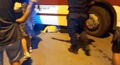 İzmir'de 25 yaşındaki genç otobüsün altında kaldı