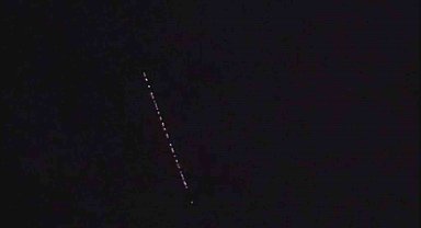 İzmir'de gökyüzünde görülen cisimler merak uyandırdı