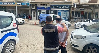 İzmir'de üzerinden 42 bin lira sahte para çıkan kişi tutuklandı