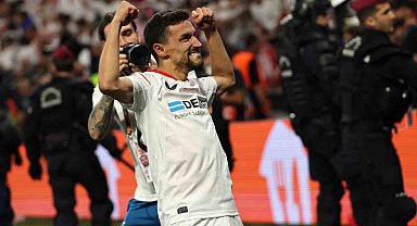 Jose Medilibar, Avrupa'da ilk kupasını Sevilla ile kazandı