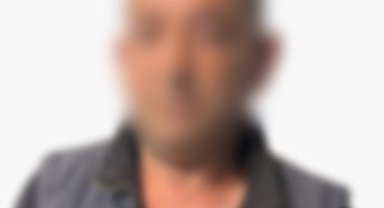 Kadını evinin önünde bıçakla tehdit etti