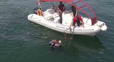 Kartal'da dalgıçlar tarafından Marmara Denizi dibinde temizlik yapıldı