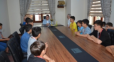 Kaymakam Odabaş, Şampiyon Güreşçileri Makamında Ağırladı   