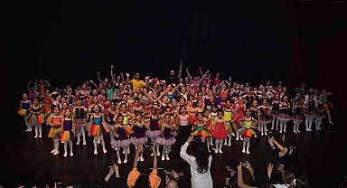 Kursiyerlerin yıl sonu gösterisine yoğun ilgi