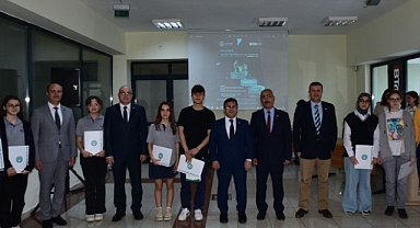 Liseli Genç Bilim Adamları Projeleri İle Göz Kamaştırdı   