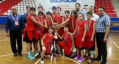 Macide Gazioğlu Ortaokulu Aydın'dan iki kupayla döndü