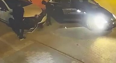 Otomobilin Farlarını Sökerek Çaldılar