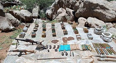 Mehmetçik Irak'ın kuzeyinde teröristlere ait çok sayıda silah ve mühimmat ele geçirdi