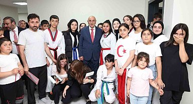 Naim Süleymanoğlu Kapalı Spor Salonu hizmete açıldı