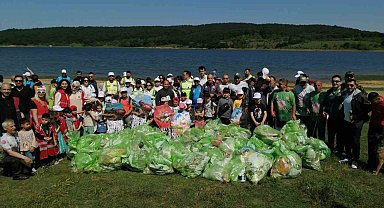 Ömerli Barajı'nda yarım saatte 30 torba çöp toplandı