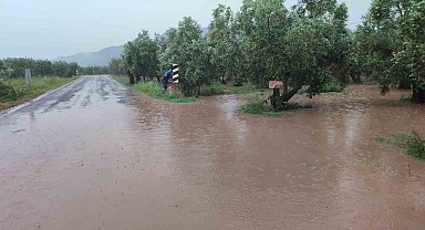 Orhangazi sele teslim oldu, yollar kapandı, evleri su batı
