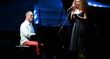 Ormanda caz müzikle keyifli gece