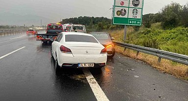 Otobanda araçlar birbirine girdi: 4 yaralı