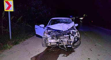 Otomobille çarpışan motosikletin sürücüsü öldü, yakınları otomobil sürücüsünü linç etmek istedi