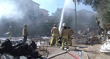 Pendik'te hurda deposunda yangın: Patlama sesleri duyuldu