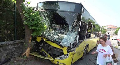 Pendik'te karşı yöne fırlayan cip ile İETT otobüsü çarpıştı: 4 yaralı