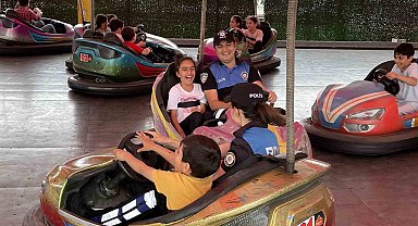 Polisler minikleri lunaparka götürdü