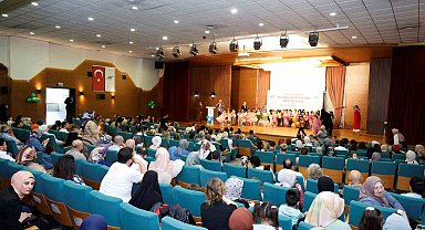 "Ana Kucağı" öğrencilerinin yılsonu gösterisi heyecanlı geçti