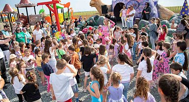 Romanya'da Çocuk Günü ile Türkçe Bayramı binlerce çocuğun katılımıyla kutlandı