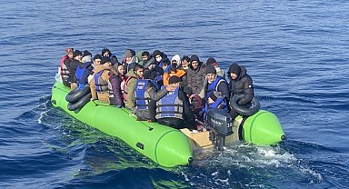 Sahil Güvenlik, ilk 5 ayda Çanakkale açıklarında 953 kaçak göçmen yakaladı