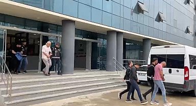 Sahte Kimlikle Yedieminden Aldıkları Araçları Parçalayıp Sattılar,