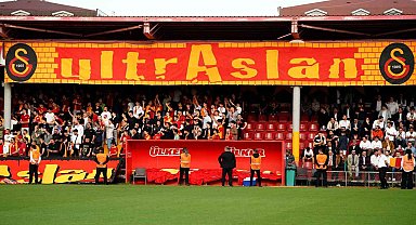 Şampiyon Galatasaray, taraftarı önünde derbi hazırlıklarına başladı