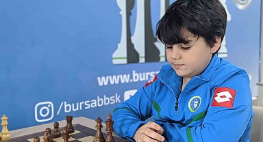 Satranççı Yağız Kaan Erdoğmuş dünya zirvesinden inmiyor