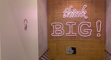 Şişli'deki ünlü bir alışveriş merkezinde LGBT skandalı