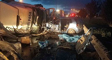 TEM'de tır bariyerleri aşarak karşı şeritteki araca çarptı: 1 ölü, 4 yaralı