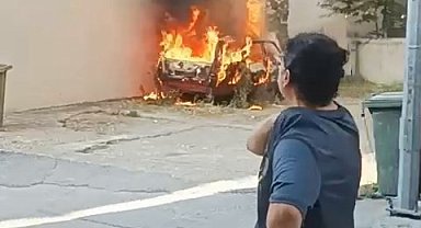 Torpille oynayan çocuklar park halindeki aracı yaktı