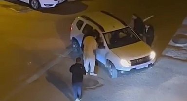 Tuzla'da otomobil içindeki kişilere yumruk ve sopayla saldırdılar