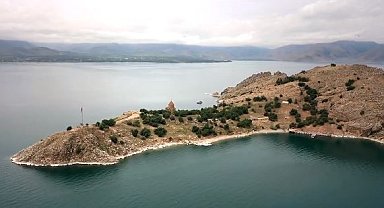 Van Gölü kirlilikten arındırılıyor