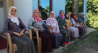 7 kız kardeş, geçimlerini çiçek yetiştirip satarak sağlıyor!