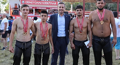 Ahmet Akın, Balıkesirli Pehlivanları Kırkpınar’da Yalnız Bırakmadı…