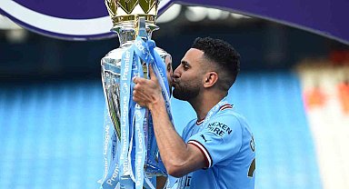 Al-Ahli, Riyad Mahrez ile 4 yıllık sözleşme imzaladı