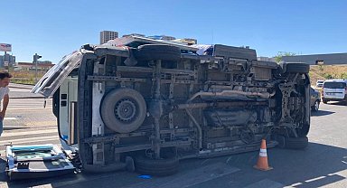 Ambulans devrildi: 4 yaralı