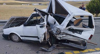 Ankara'daki kazada otomobil kağıt gibi ezildi