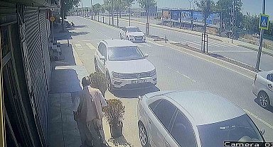 Önce otomobile sonra yayaya çarpıp kaçtı
