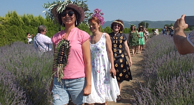 Aromaterapi Festivali'nde Lavanta Bahçesinde Defile