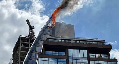 Ataşehir'de 17 katlı iş merkezinde yangın