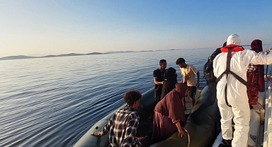 Ayvalık Açıklarında 13 Düzensiz Göçmen Kurtarıldı   